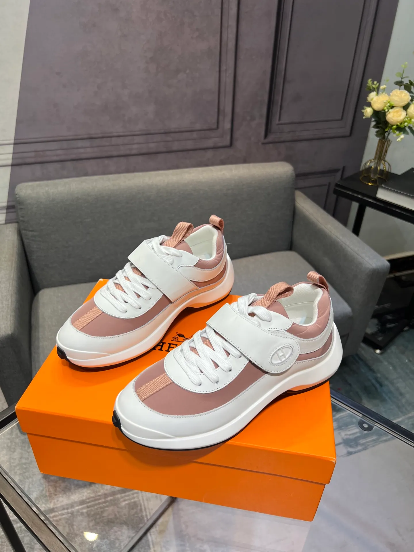 Men's shoes 💰600 Actual photos 🎬 [Hermès] Couple style, official website synchronization Counter quality French Paris catwalk style Simple and classic Imported original fabric Original 1:1 outsole! The highest version on the market! Size: Female 35-41. Male 39-45 (female 41, male 45 customized)
